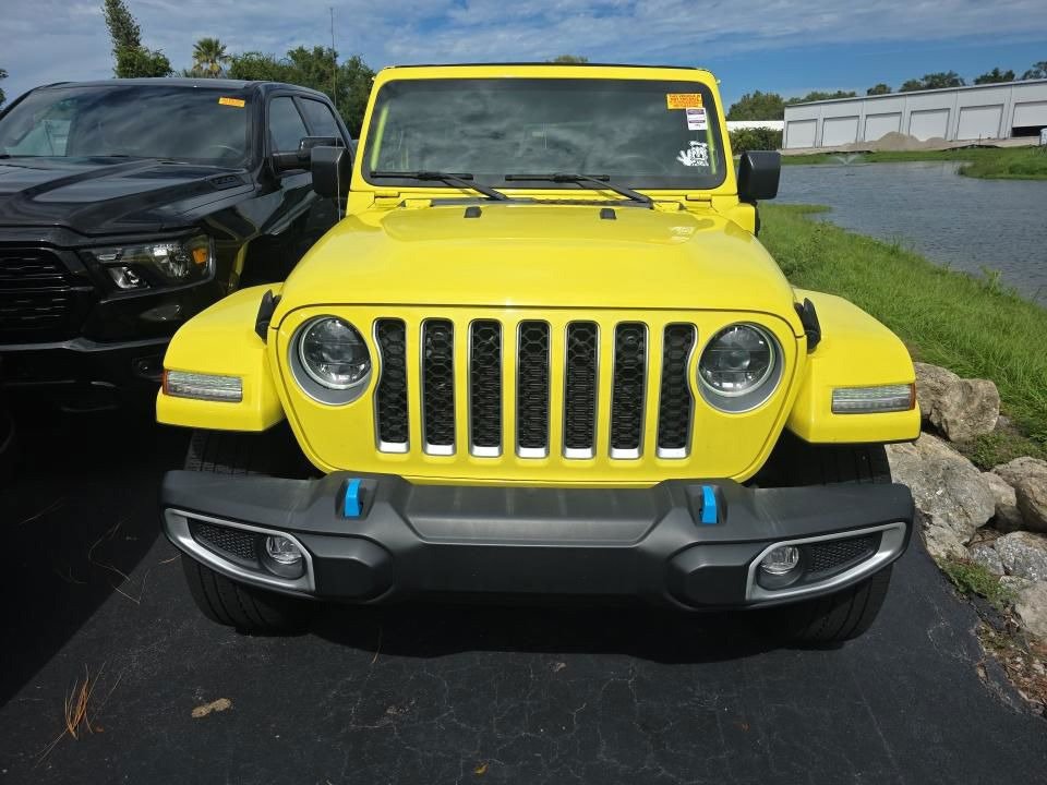 Used 2023 Jeep Wrangler Unlimited Sahara AWD/4WD image 2