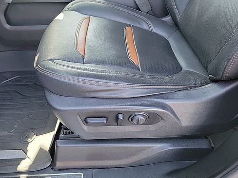 Used 2019 GMC Sierra 1500 AT4 w/ Technology Package AWD/4WD image 12