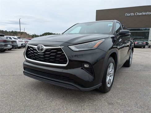 Used 2023 Toyota Highlander LE image 8
