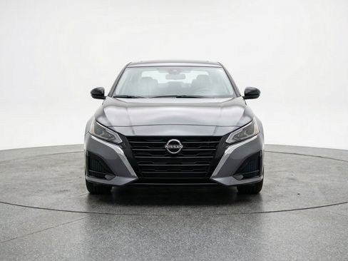 Used 2025 Nissan Altima 2.5 SV FWD image 2