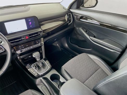Certified 2025 Kia Seltos S FWD image 27