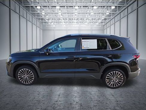 Used 2025 Volkswagen Taos SE FWD image 4