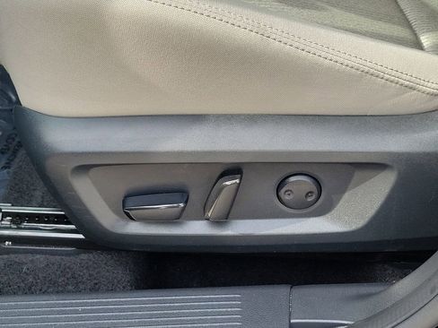 Certified 2025 Nissan Rogue SV FWD image 28