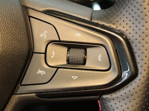 Used 2025 Chevrolet Trax RS image 21