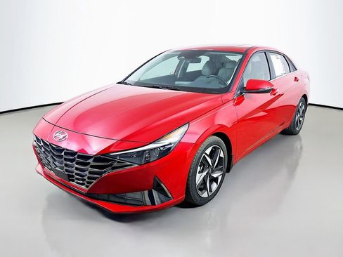 Used 2022 Hyundai Elantra Limited w/ Winter Weather Package FWD image 3