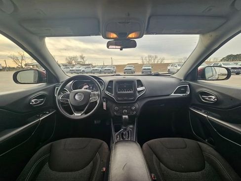 Used 2019 Jeep Cherokee Latitude w/ Popular Appearance Group image 12