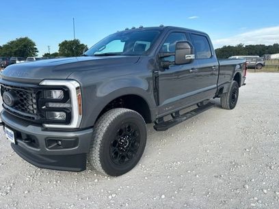 New 2026 Ford F250 Lariat w/ Black Appearance Package
