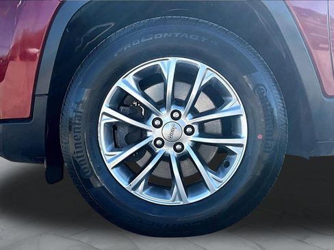 Used 2019 Jeep Cherokee Latitude Plus w/ Cold Weather Group image 9