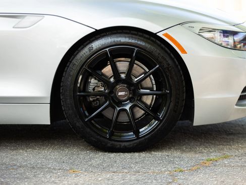 Used 2009 BMW Z4 sDrive35i image 12