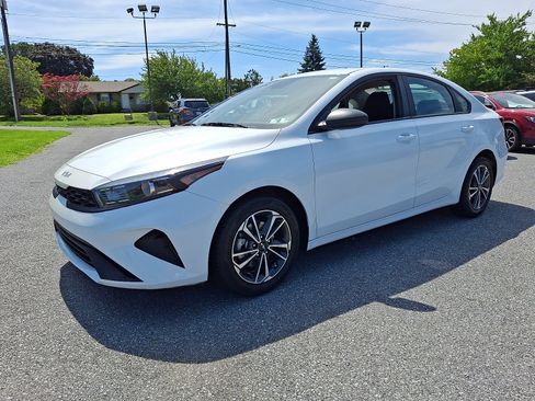 Used 2024 Kia Forte LXS FWD image 3