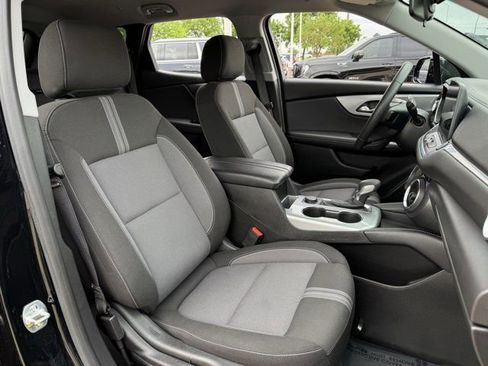Used 2025 Chevrolet Blazer LT FWD image 32
