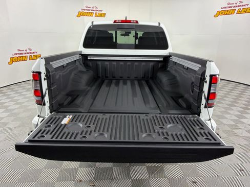 New 2025 Nissan Frontier SV w/ SV Convenience Package image 5