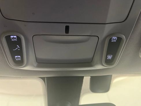 Used 2020 Chrysler Pacifica Limited FWD image 42