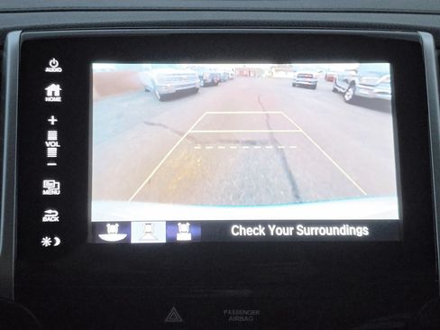 Used 2018 Honda Pilot Touring image 12
