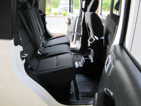 Used 2022 Jeep Gladiator Sport AWD/4WD image 19