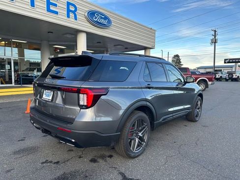 New 2026 Ford Explorer ST-Line w/ ST-Line Street Pack image 3