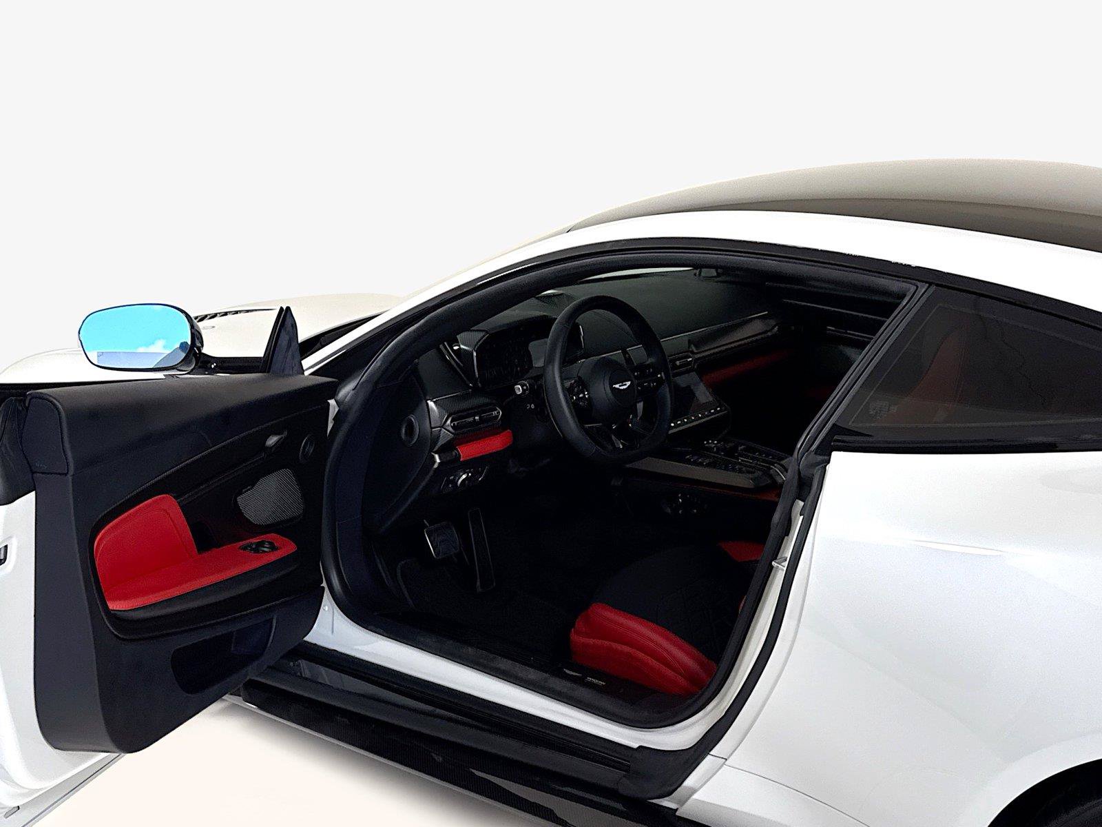 Used 2025 Aston Martin Vanquish RWD image 13