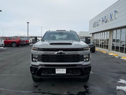 Used 2025 Chevrolet Silverado 2500 Custom image 3