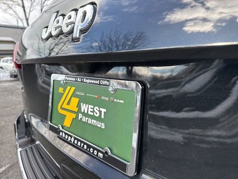 Used 2022 Jeep Grand Cherokee Limited image 16