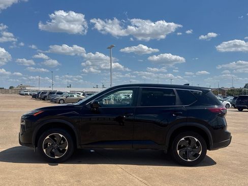 Certified 2025 Nissan Rogue SV FWD image 11