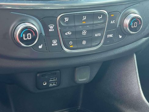 Used 2023 Chevrolet Traverse RS AWD/4WD image 33