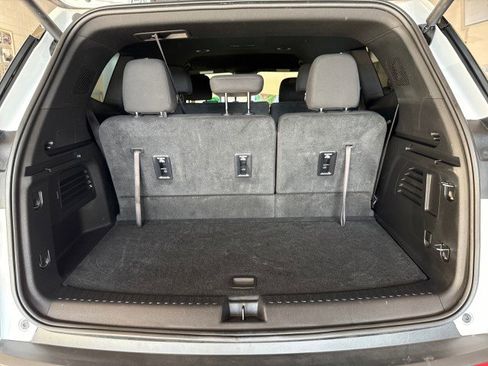 Used 2025 GMC Acadia Elevation image 25