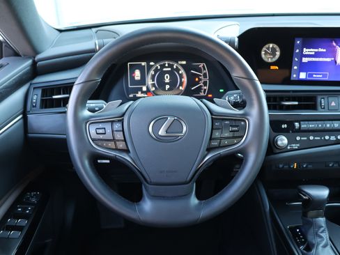 Used 2025 Lexus ES 350 w/ Premium Package image 16