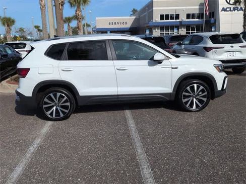 Used 2024 Volkswagen Taos SE image 9