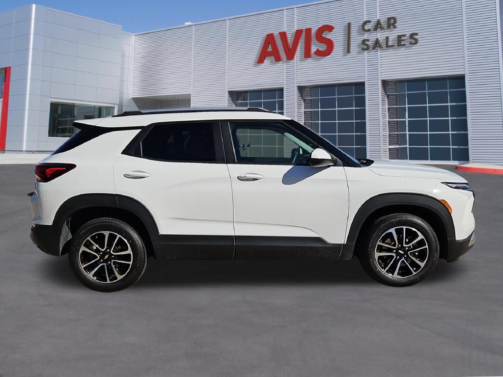 Used 2025 Chevrolet TrailBlazer LT AWD/4WD image 5
