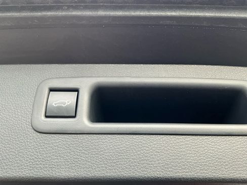 Used 2023 Toyota Highlander XLE image 29