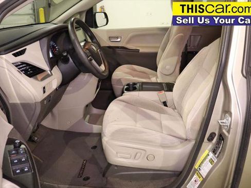 Used 2015 Toyota Sienna LE FWD image 22