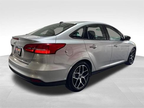 Used 2018 Ford Focus SEL FWD image 5