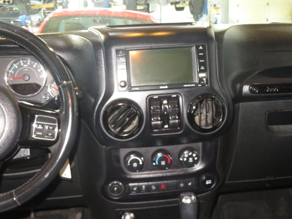 Used 2015 Jeep Wrangler Unlimited Sahara AWD/4WD image 36