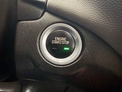 Used 2021 Chevrolet Equinox LT image 39