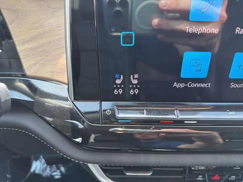 Used 2025 Volkswagen Atlas SE FWD image 33