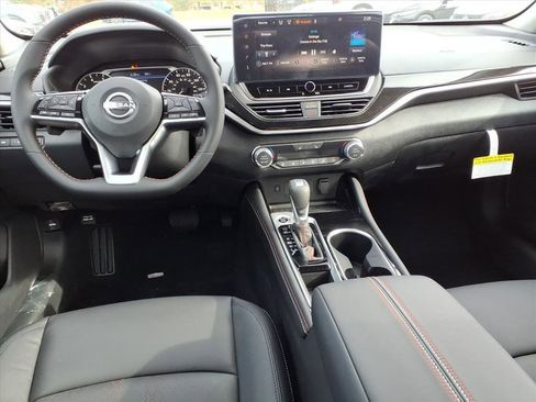 New 2025 Nissan Altima 2.5 SR image 9