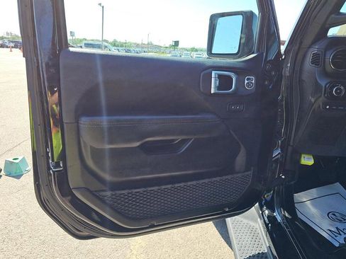 Used 2023 Jeep Wrangler Unlimited Sahara AWD/4WD image 9