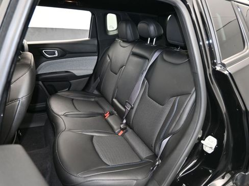 Used 2024 Jeep Compass Latitude image 30