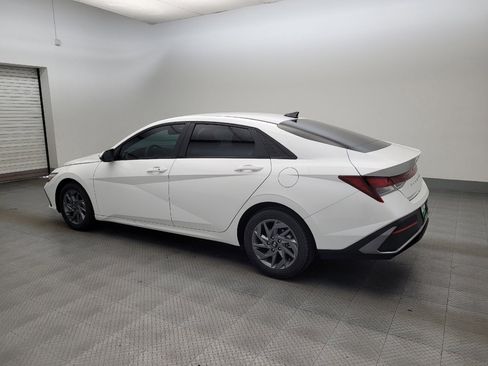 Used 2024 Hyundai Elantra SEL FWD image 3