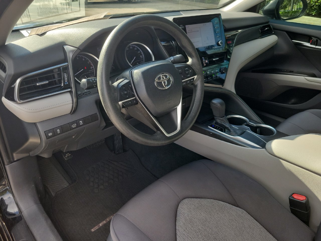 Used 2021 Toyota Camry LE FWD image 15
