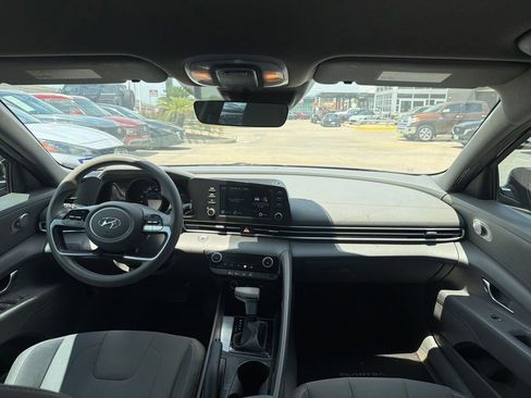 Used 2021 Hyundai Elantra SEL FWD image 18
