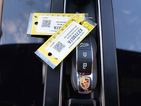 Used 2023 Porsche Macan S AWD/4WD image 17