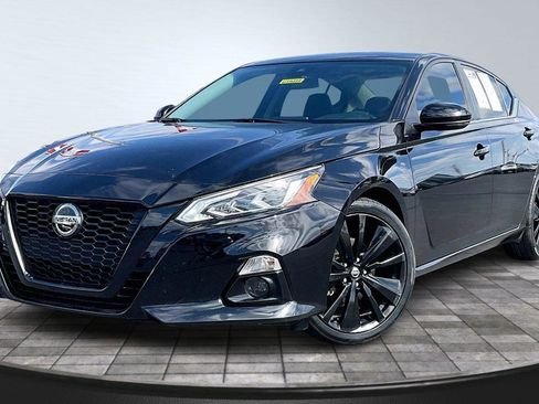 Certified 2022 Nissan Altima 2.5 SR w/ Midnight Edition Package image 13