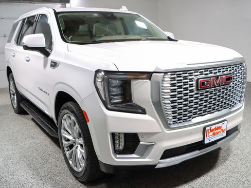 Used 2024 GMC Yukon Denali w/ Advanced Technology Package AWD/4WD image 5