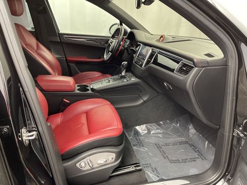 Used 2018 Porsche Macan S image 29