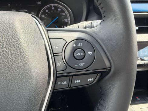 Used 2022 Toyota Venza XLE AWD/4WD image 17