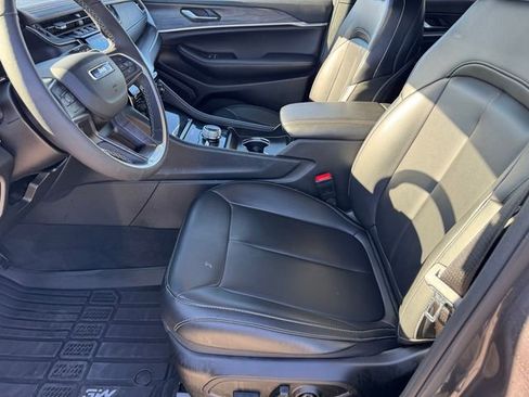 Used 2025 Jeep Grand Cherokee L Limited w/ Black Appearance Package image 17