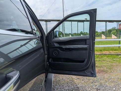 Used 2019 Ford Expedition Platinum AWD/4WD image 13