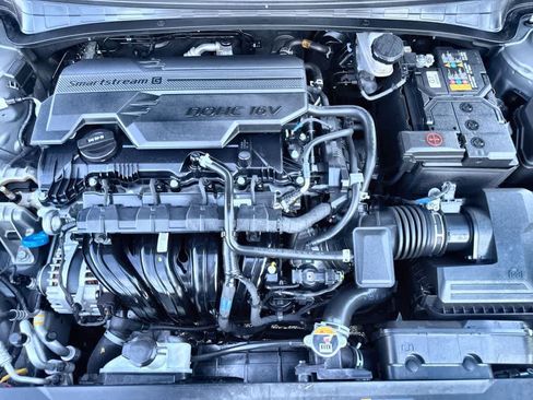 Used 2025 Hyundai Elantra SE FWD image 12