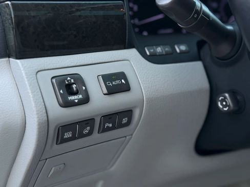 Used 2010 Lexus LS 460 RWD image 28